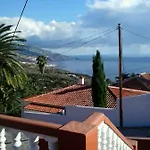 Casa Cruz Breña Baja
